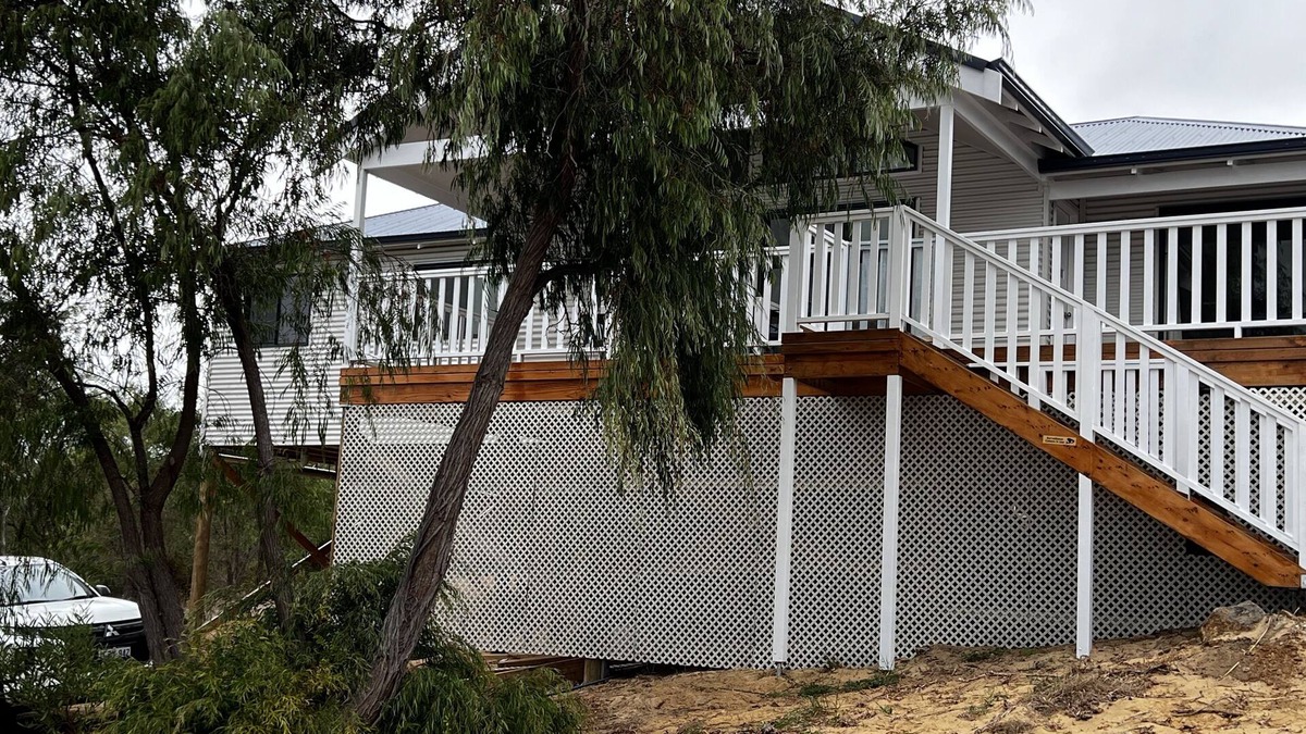 Bremer Bay House | Brand new elevated spacious 3 bedroom house walking distance to all amenities.