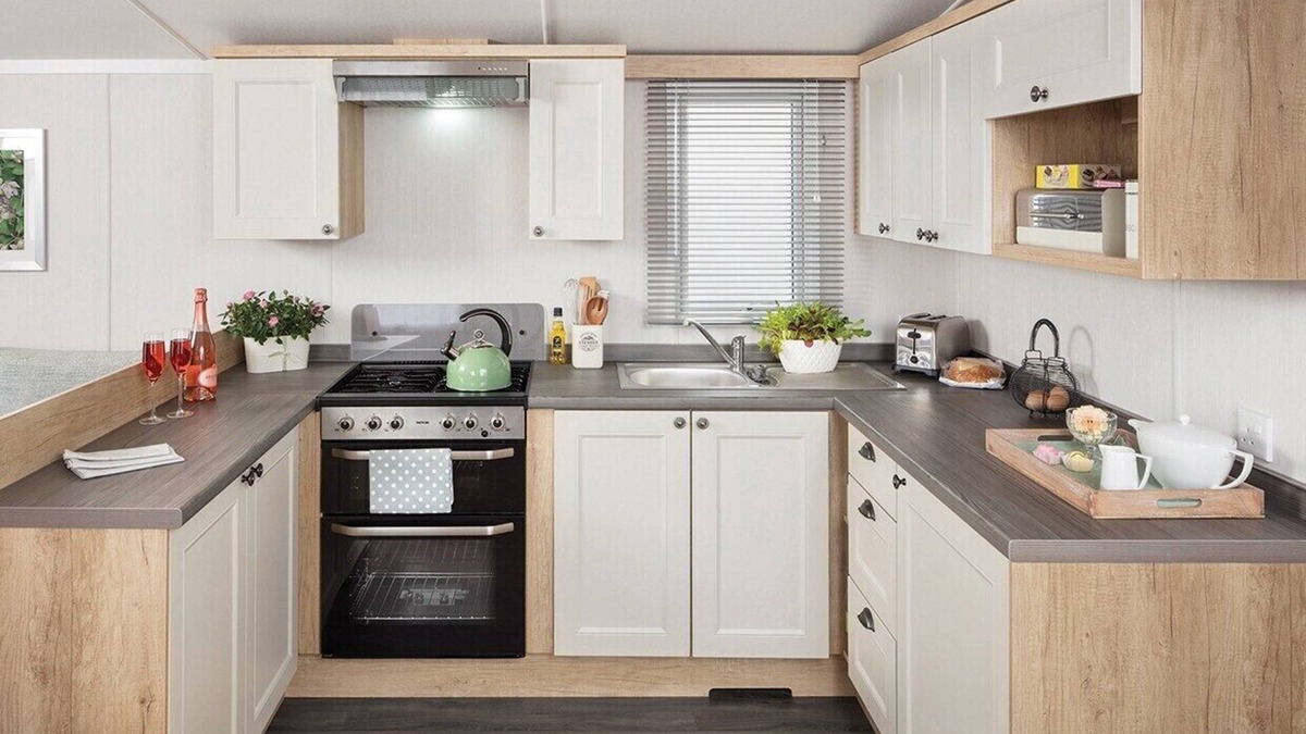 Cross Inn House | Brand new for 2022. A spacious, modern luxury caravan.