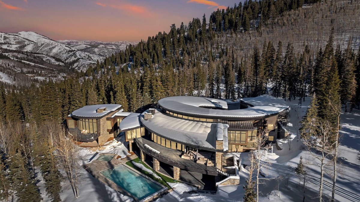 Park City House | Brand New Heated Pool and Hot Tub, Ski In Out Park City Chalet