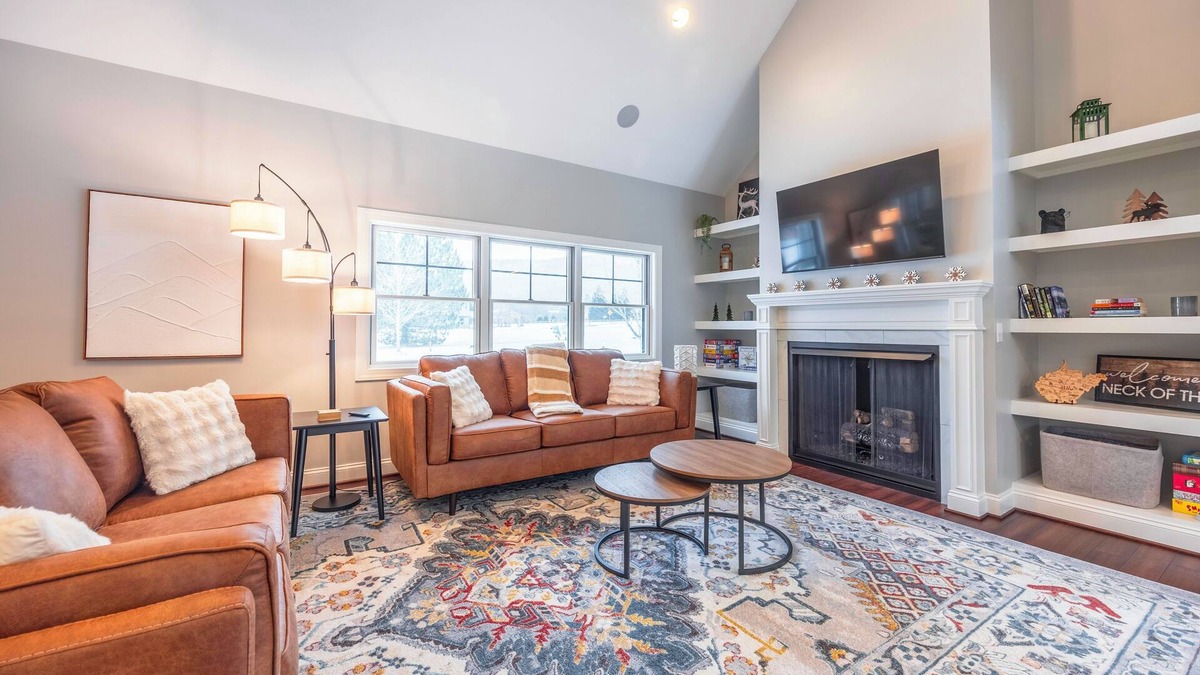 Timberline Villa | Brand New Home! A/C! Hot Tub! Outdoor Pool!