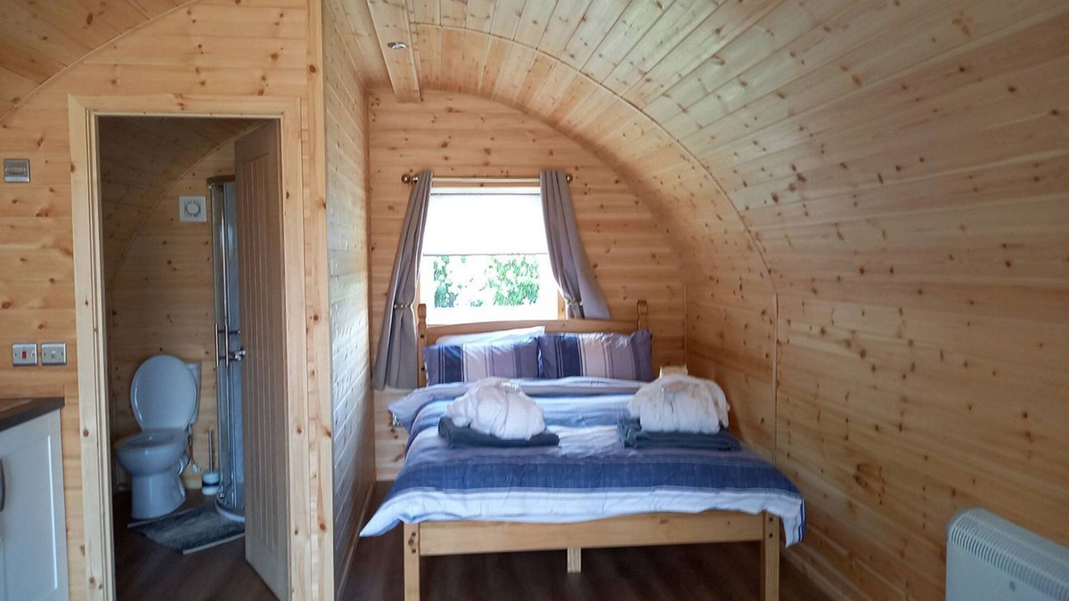 Crimdon Cottage | Brand new in 2022. A contemporary, spacious pod with one double and shower room with toilet.