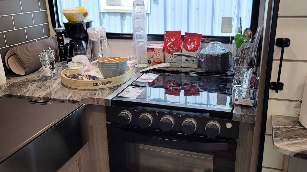 Kiteley House | BRAND NEW Large RV on Huge backyard in The Heart of Longmont