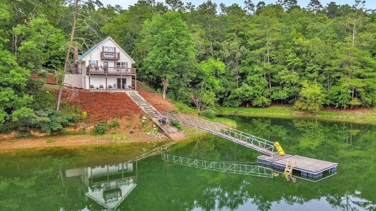 Crane Hill Cottage | !BRAND NEW LISTING! Charming 4-bedroom cottage in tranquil Smith Lake!