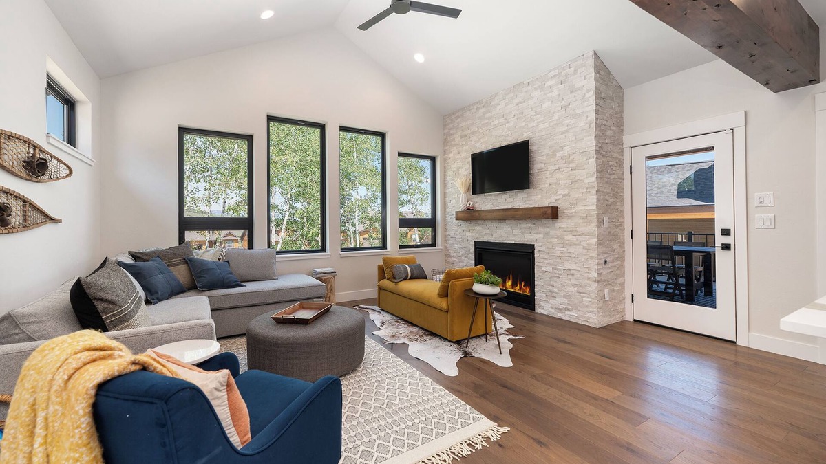 Silvercreek House | Brand New Lux Ski in/out Granby, Hot Tub, A/C!