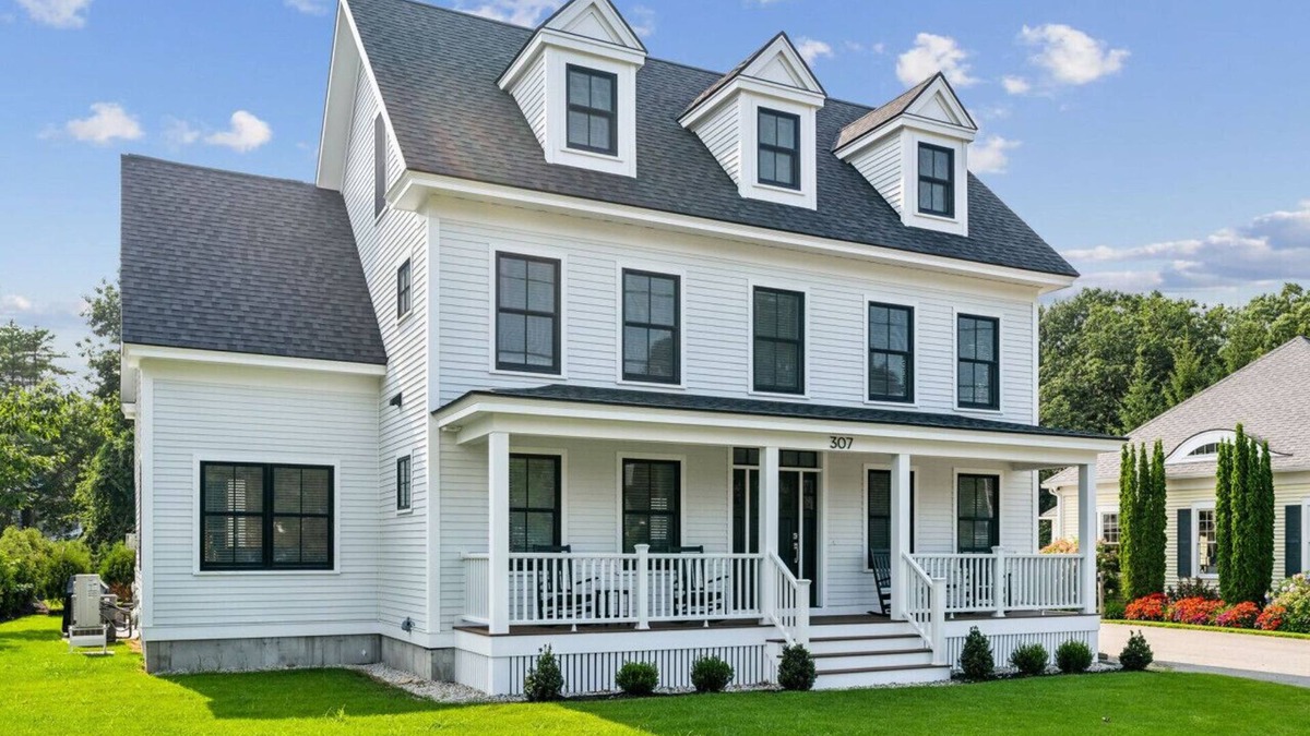 Ogunquit House | BRAND-NEW Luxurious Modern Farmhouse in Downtown Ogunquit!