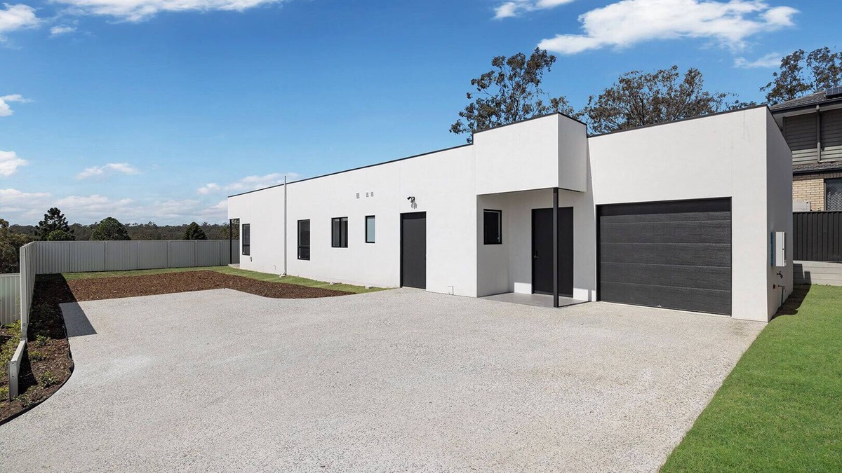 Goodna House | Brand New Luxury 3 bedroom Home/3 ensuite - bathroom/Free Wifi