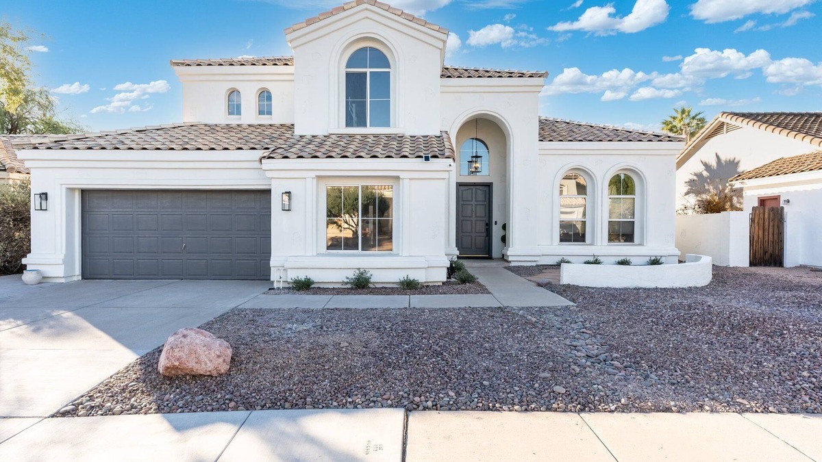 Chandler House | BRAND NEW! LUXURY 6 bedroom/3 bath w heated pool