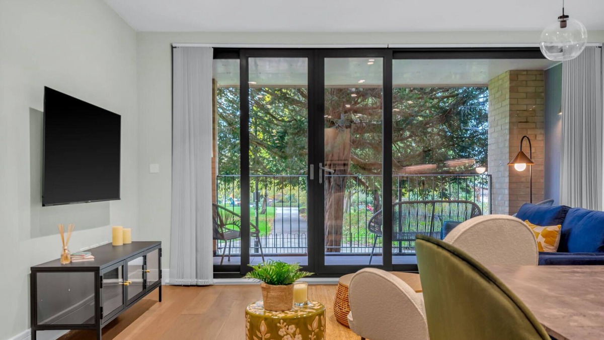 Kilburn Apartment | Brand New Luxury Apartment with Terrace Park Views