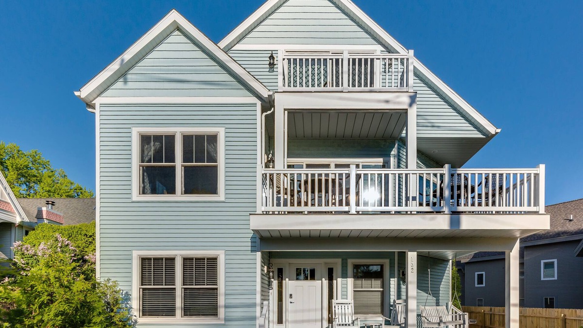 South Haven House | BRAND NEW Luxury Beach Homes by North Beach-BEST LOCATION-Walk to Town-SLEEP 32