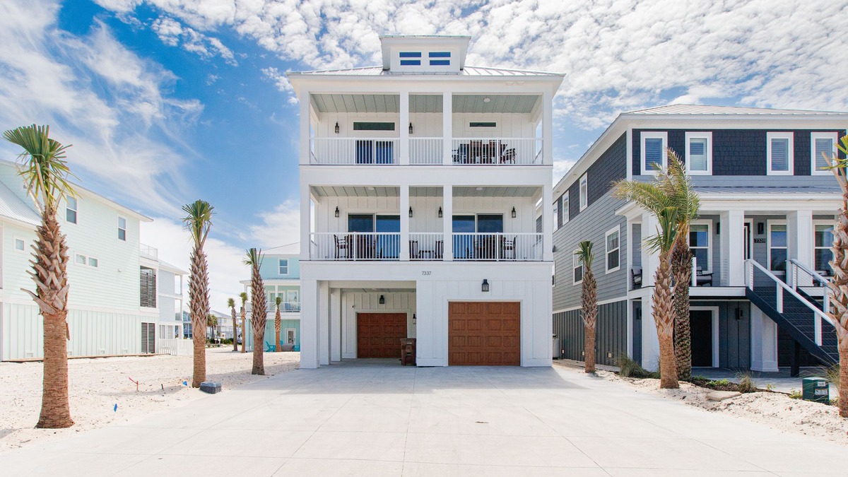 Navarre Beach House | Brand New LUXURY home on the Island! Spacious house w/easy access to beach/bay.
