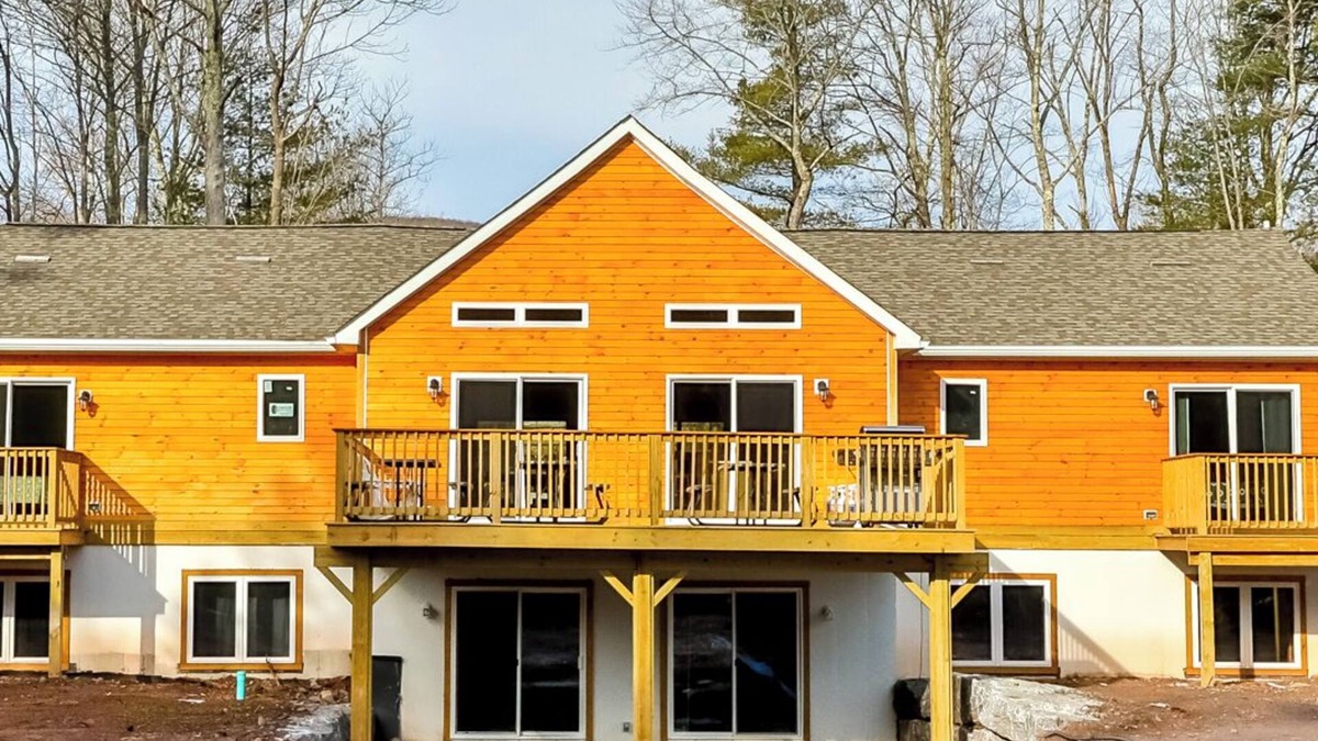 Tannersville House | Brand New Mega Mansion 10BR 6 Bath 6000 Sq Log Home in Hunter