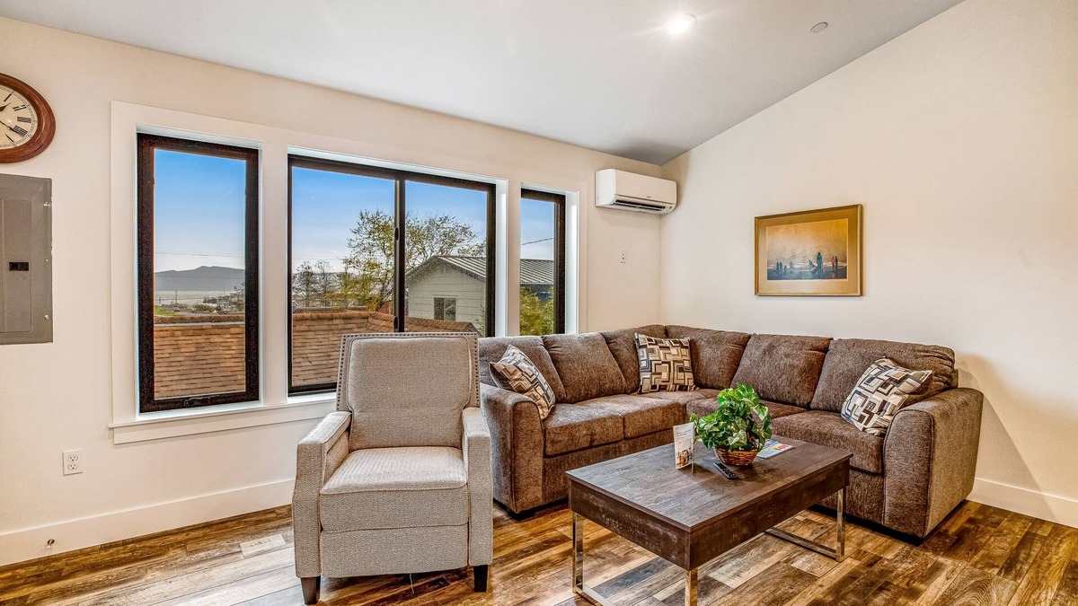 Garibaldi Apartment | Brand new modern downtown apartment w/AC & washer/dryer - near beach