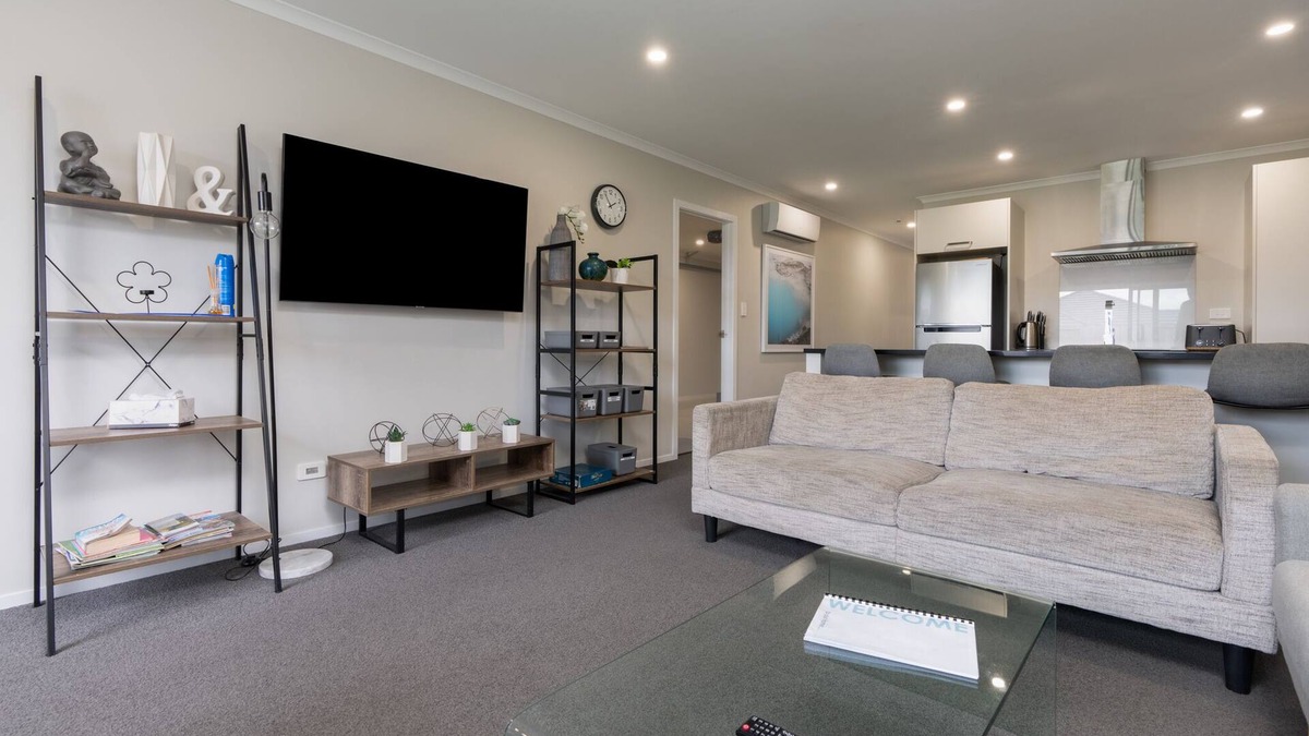 Te Rapa House | Brand new, modern house in a great location!