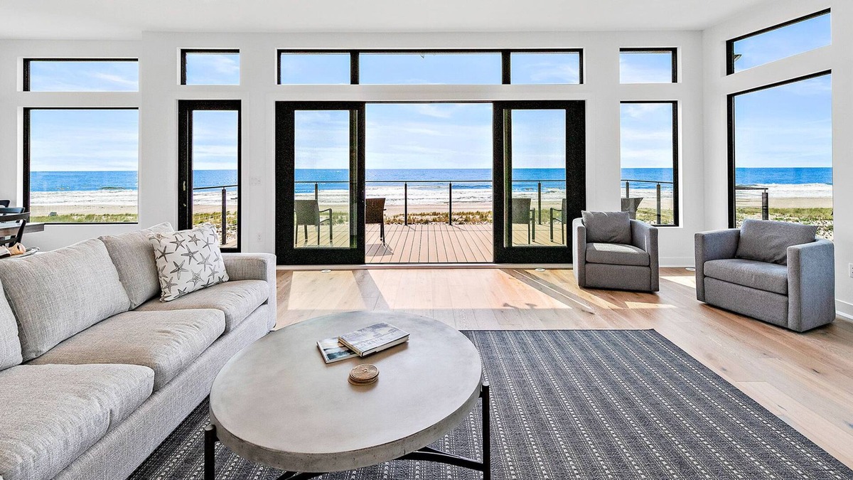 North Beach House | Brand New Oceanfront 6 Bdrm 4 en Suites with Pool 1053C North Beach