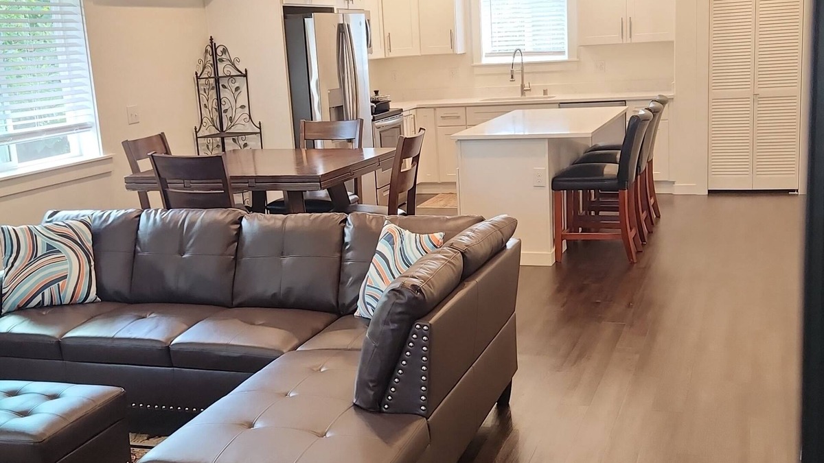 Eastside Apartment | Brand New Peaceful Top Floor 2-bedroom Apartment in Tacoma