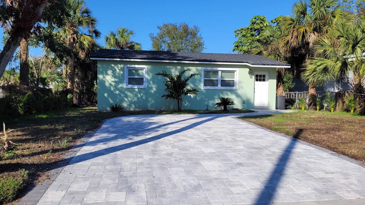 Tarpon Springs House | Brand new remodel. Adorable 2-bedroom 1 bath house in downtown Tarpon Springs