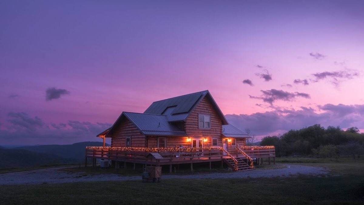 Dryfork Cabin | BRAND NEW Solar Powered 3 BR w/Hot Tub, Scenic Views, w/Wrap Around Deck.