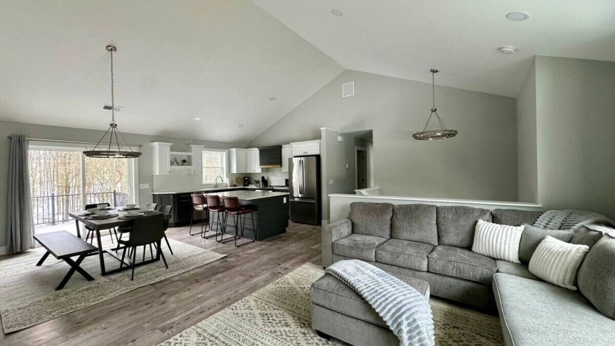 Wakefield-Peacedale Apartment | Brand New Spacious Coastal Home