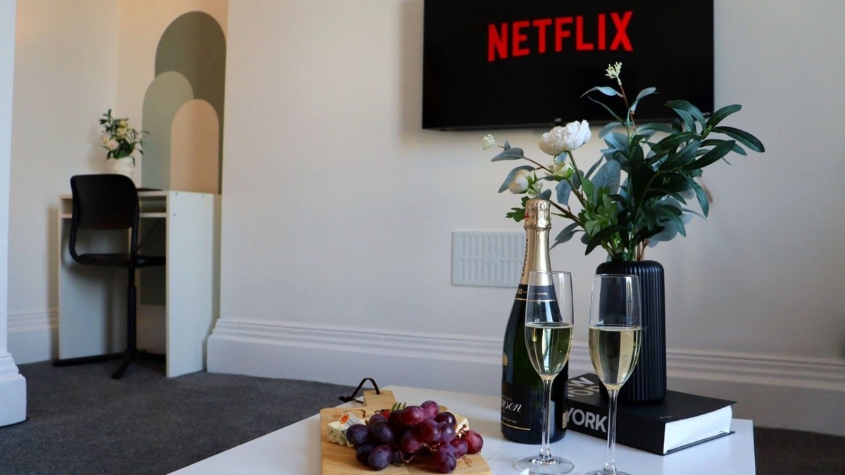 Gloucester Apartment | Brand New Stylish Apartment in Central Gloucester