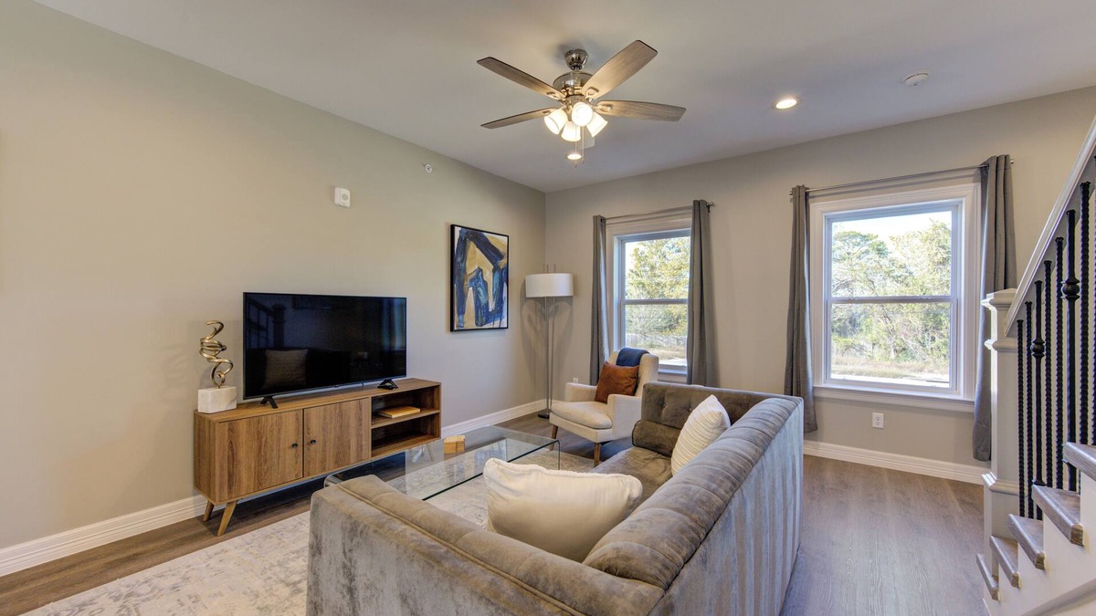 North Houston House | BRAND NEW Stylish 2BR Townhome, Fast WiFi & AC, Nestled in Downtown Houston