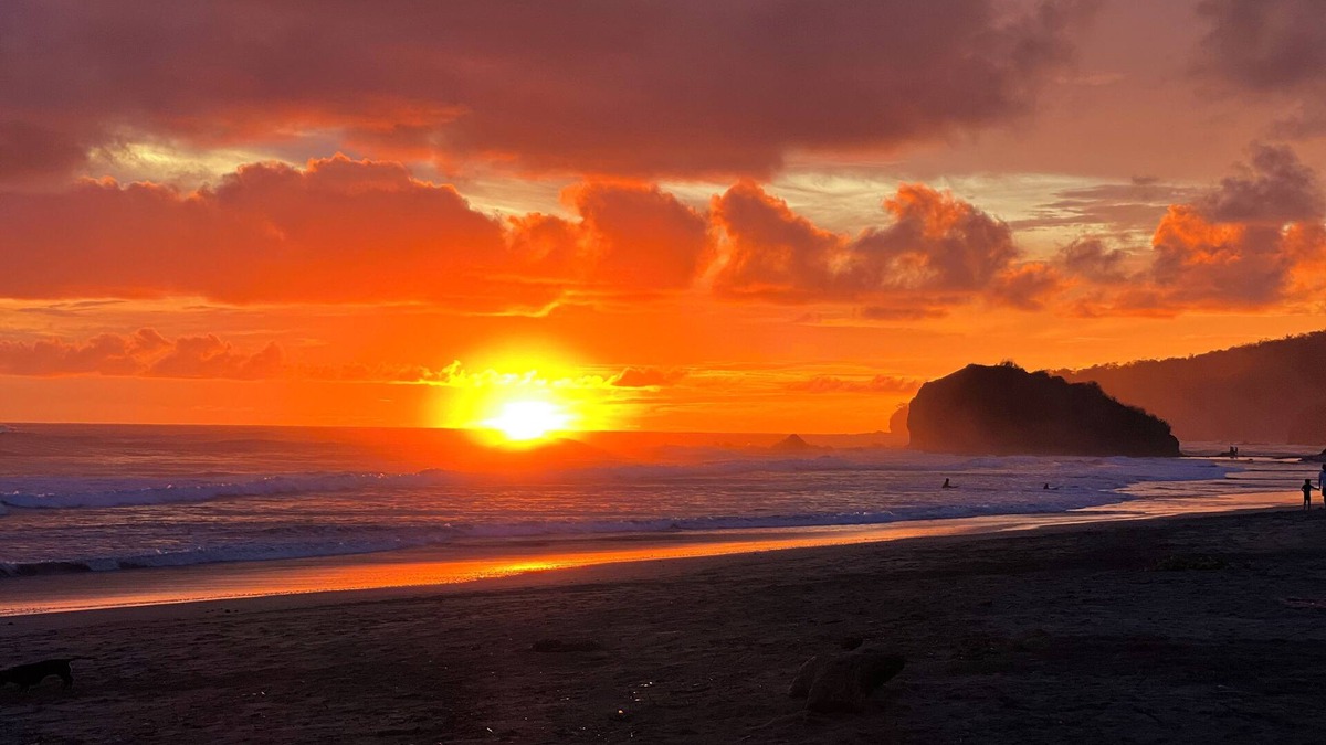 Playa Grande Villa | Brand new surf villa with casita in Playa Grande. 3 min walk to the beach!