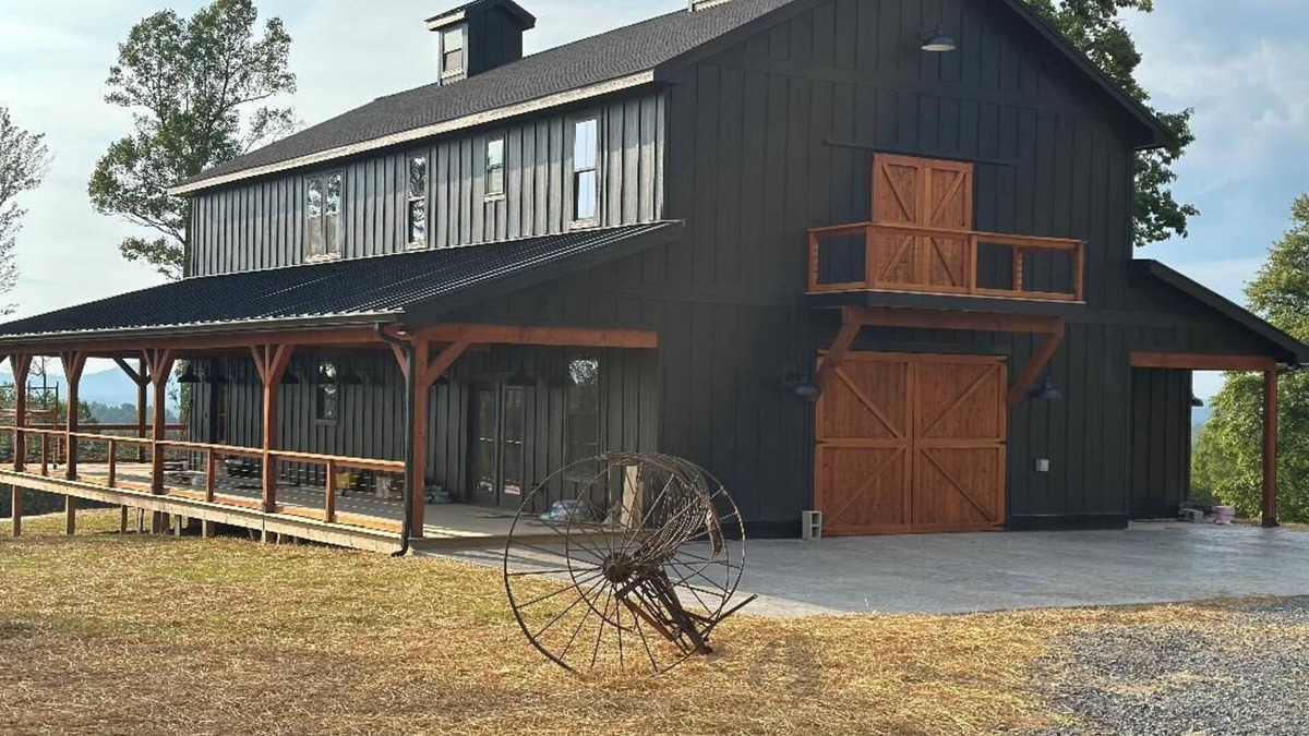 Keslers Cross Lanes House | BRAND NEW! THE BARN AT SUNSET FARM