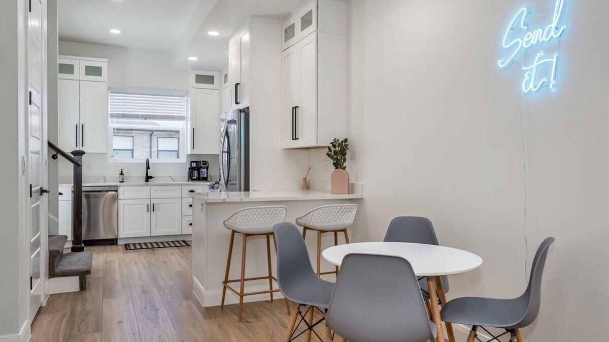 Wolf Creek House | Brand New Townhome in the heart of Eden! Free Wifi, Free Parking
