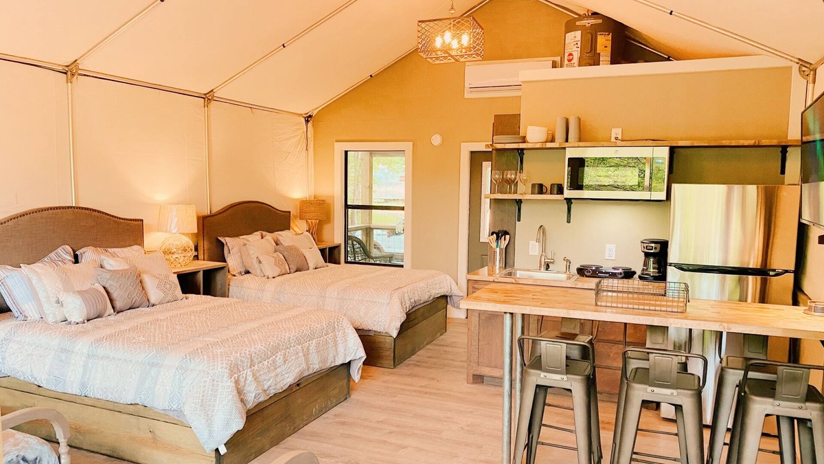 Seguin Cabin | Brand new waterfront Cabin with many amenities: Pool, hot tub & kayaking. - SG2