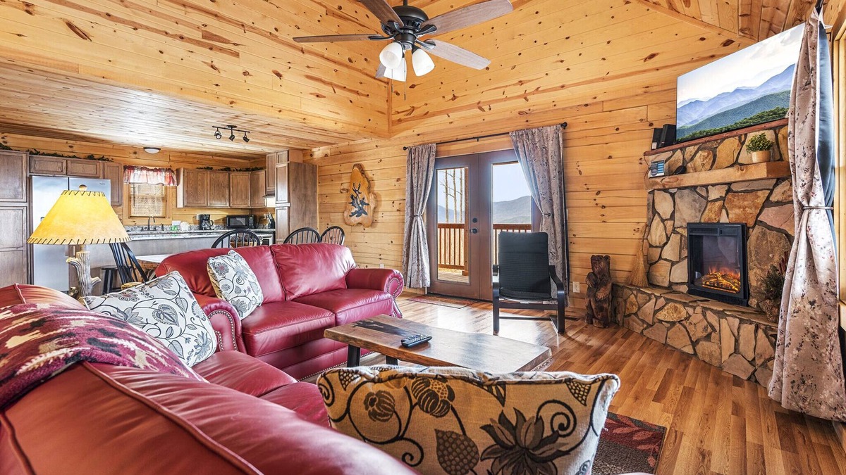 Gatlinburg Cabin | Brand new with amazing views and convenient location!