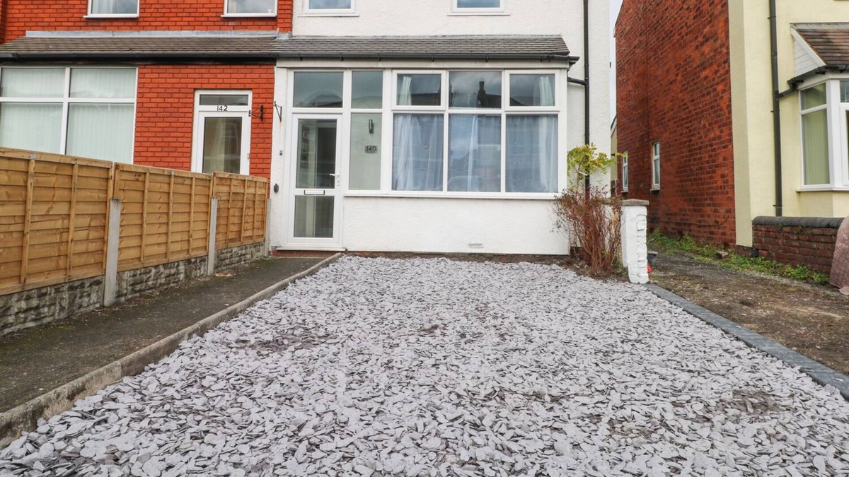 Southport Cottage | BRANDONS, pet friendly, with a garden in Southport
