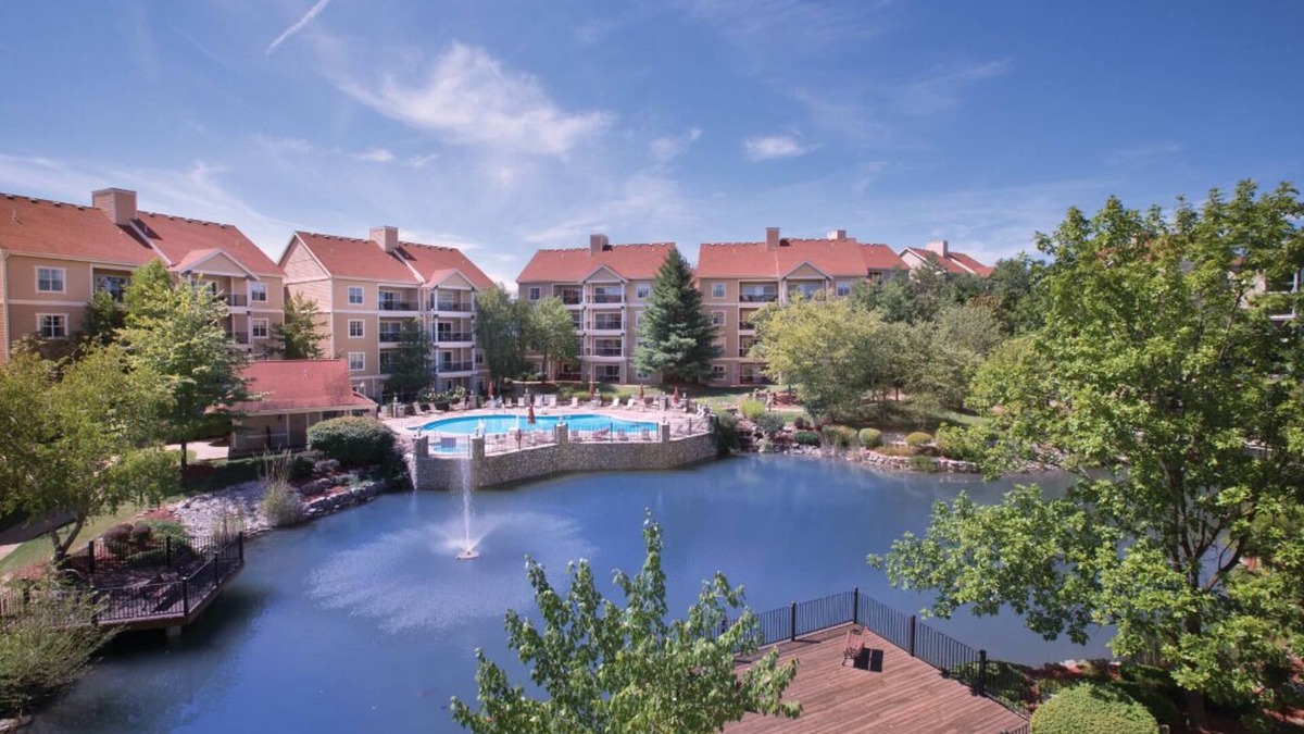 Table Rock Hotel | Branson at the Meadows 2 Bedroom Lock Off Unit!