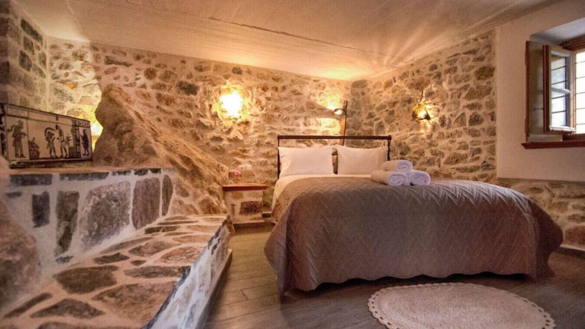 idhra House | BRAXOS A beautiful rocky place