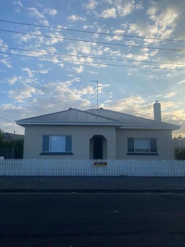 Port Macdonnell House | Break-A-Way Accommodation