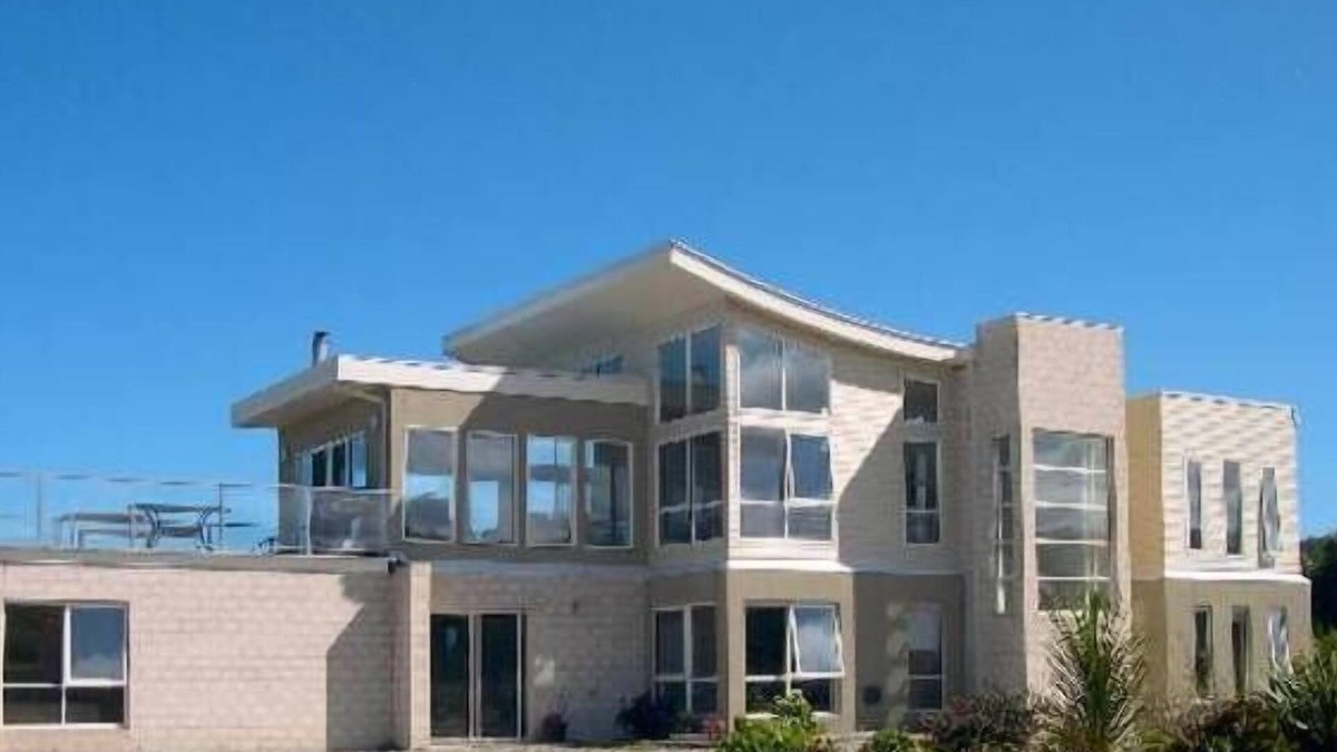 Marengo Apartment | Breakers Apollo Bay- The Bar