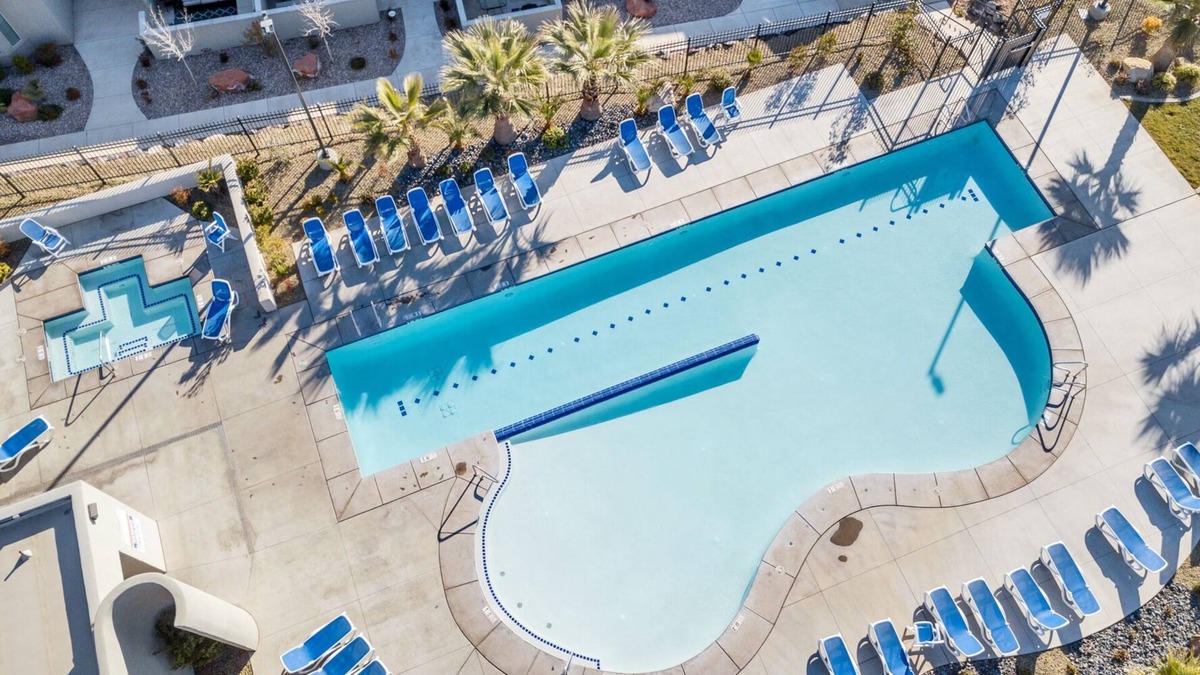 Sienna Hills House | Breakfast at Tiffanys-Dog Friendly POOL OPEN