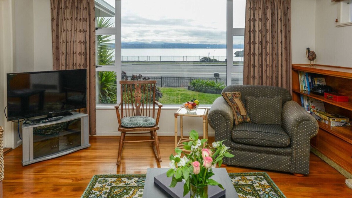 Napier Cottage | Breakwater Cottage - Napier Holiday Home