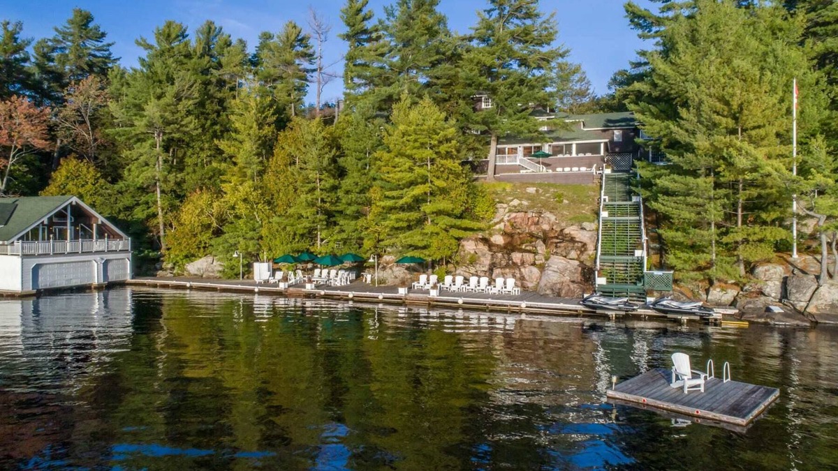 Muskoka Lakes House | Breakwater Exclusive Beaumaris lakehouse on Lake Muskoka