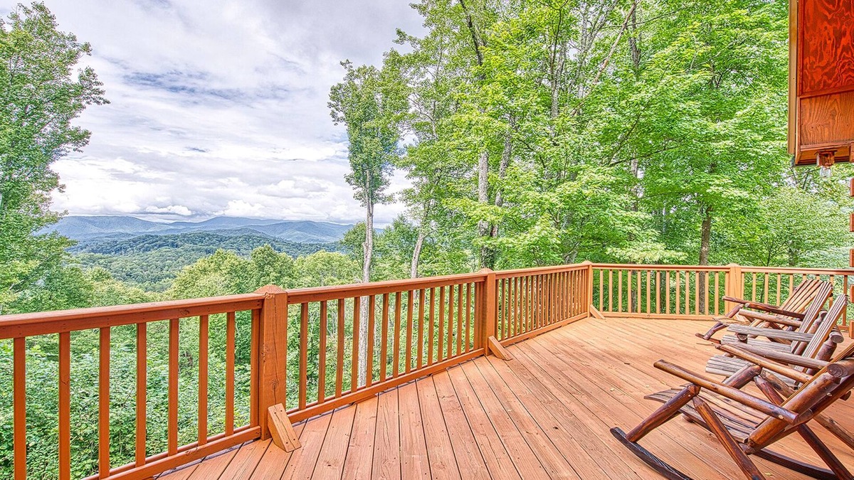 Whittier Cabin | Breath-taking long-range views nestled in the heart of the Great Smoky Mountains
