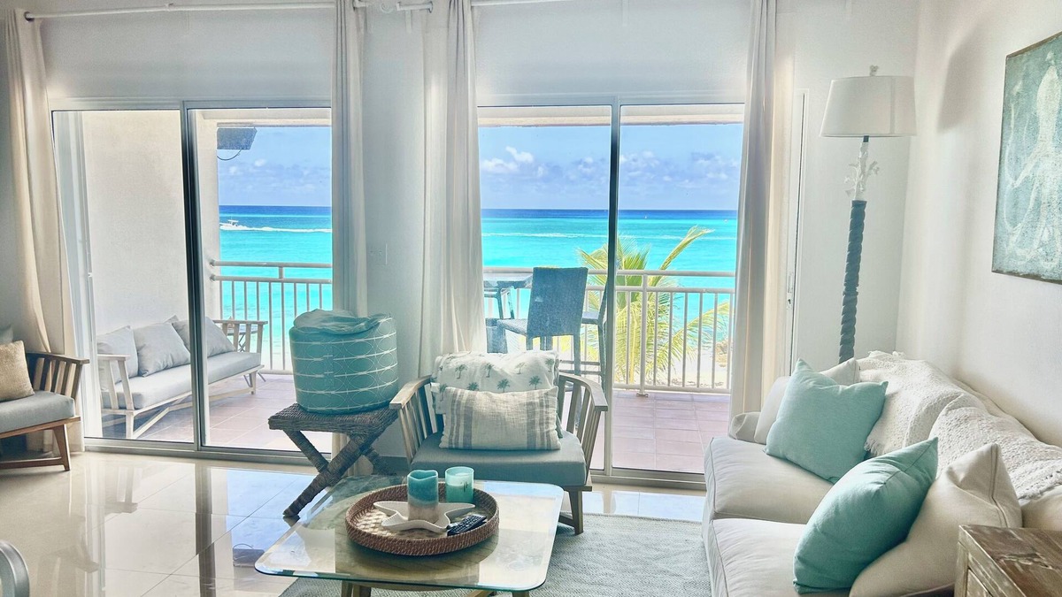 South Bimini Apartment | Breath taking OCEAN FRONT 5L Bimini Cove just steps from pool & Tiki bar