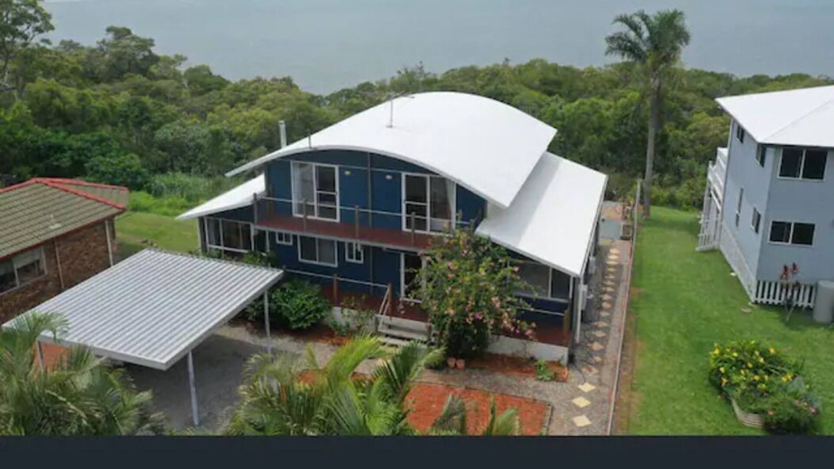 Brisbane Waterfront House | Breath taking views while you Relax on Russell