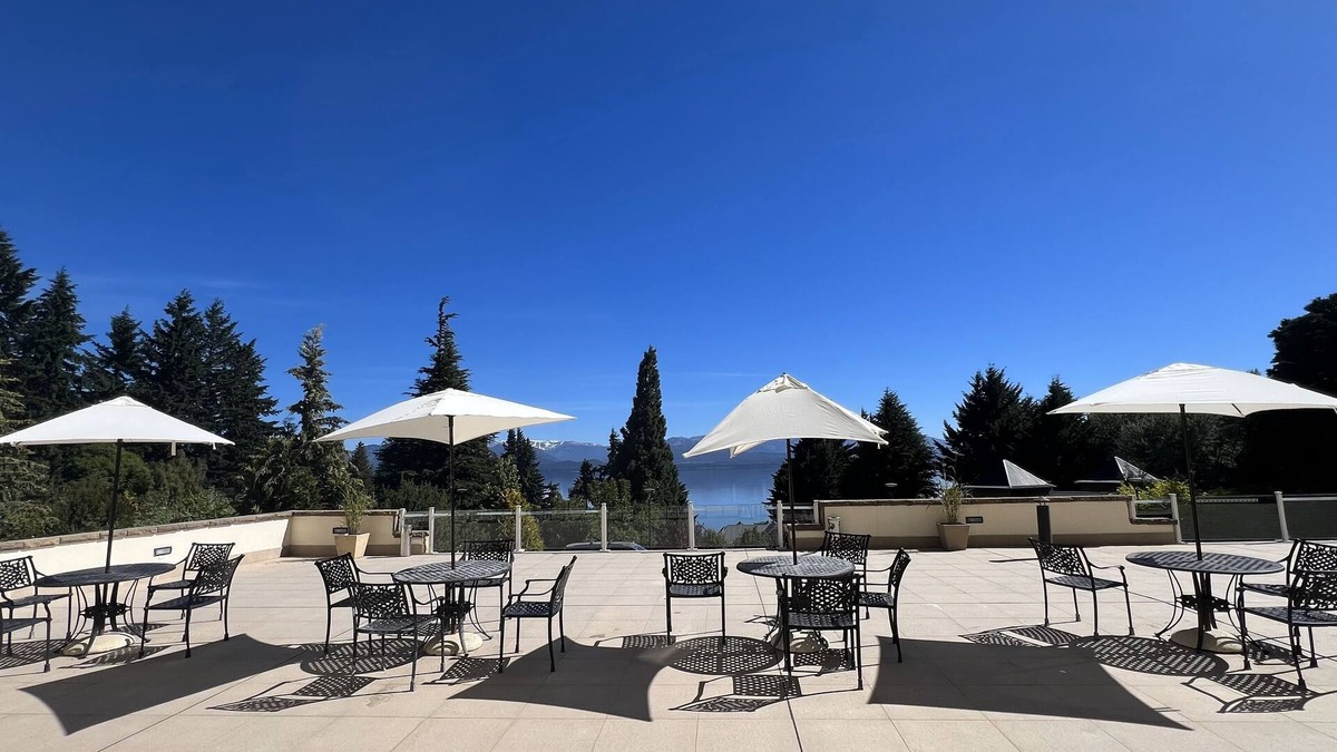 San Carlos de Bariloche Hotel | Breathtaking Room with Hot Tub - Peaceful Ambiance – Bariloche Nature Retreat