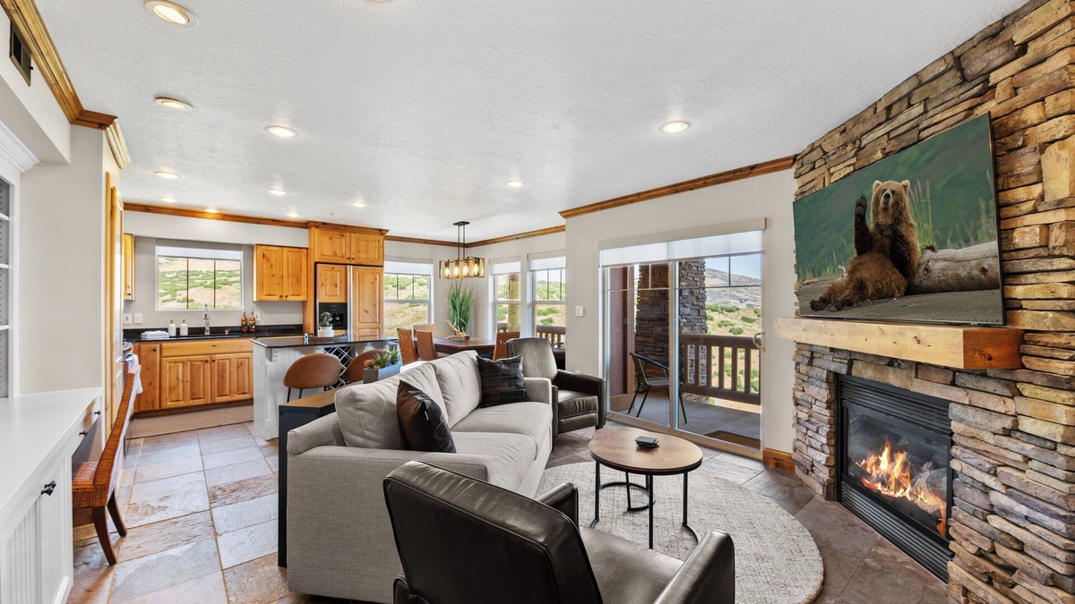 Park City Condo | Breathtaking Balcony Lake View, Fireplace, Hot Tub, Near Park City & Deer Valley