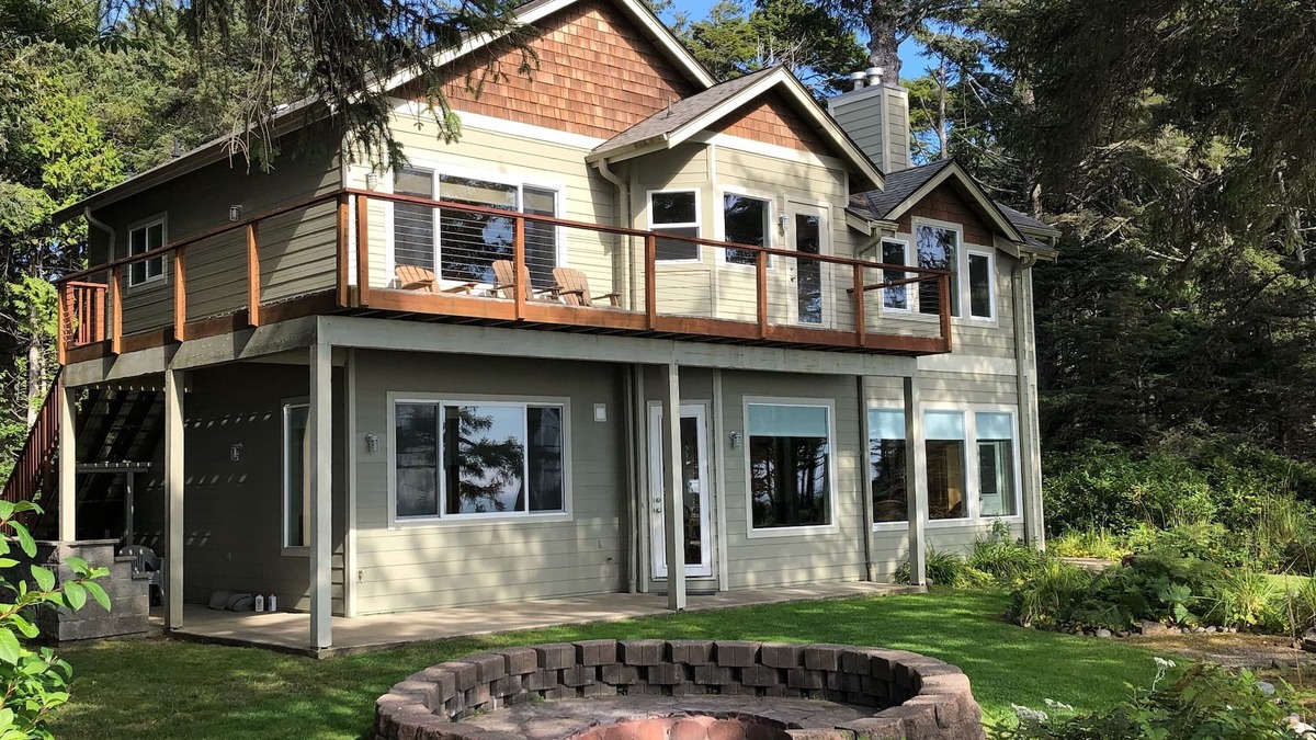 Moclips House | Breathtaking Beachfront Home on Two Acres of Private Forest