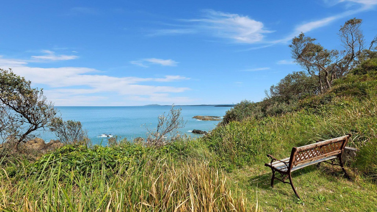 Guerilla Bay House | Breathtaking Clifftop Retreat