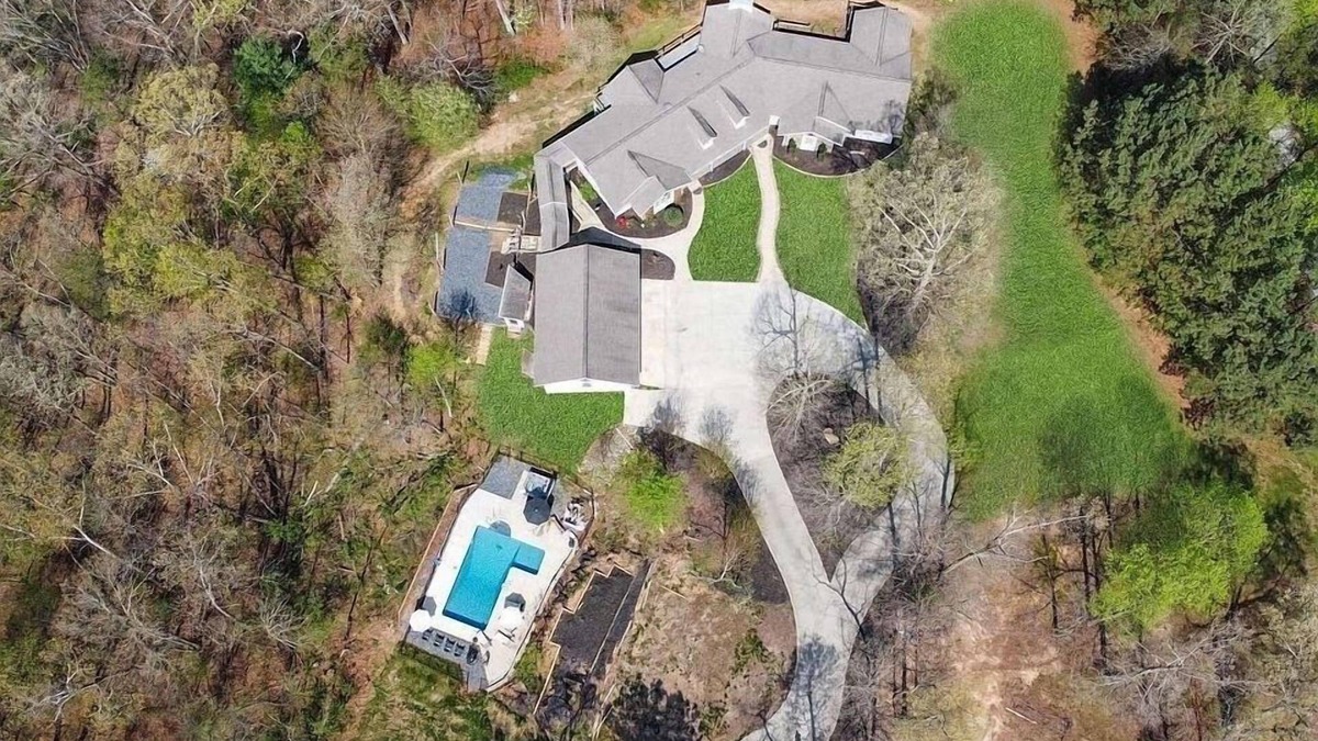 Ellijay House | Breathtaking estate inground pool and hot tub sleeps 16-20!IWedding venue onsite