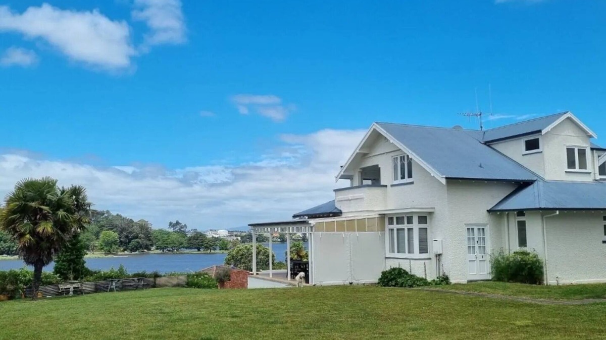 Frankton House | Breathtaking Hamilton Lake Views