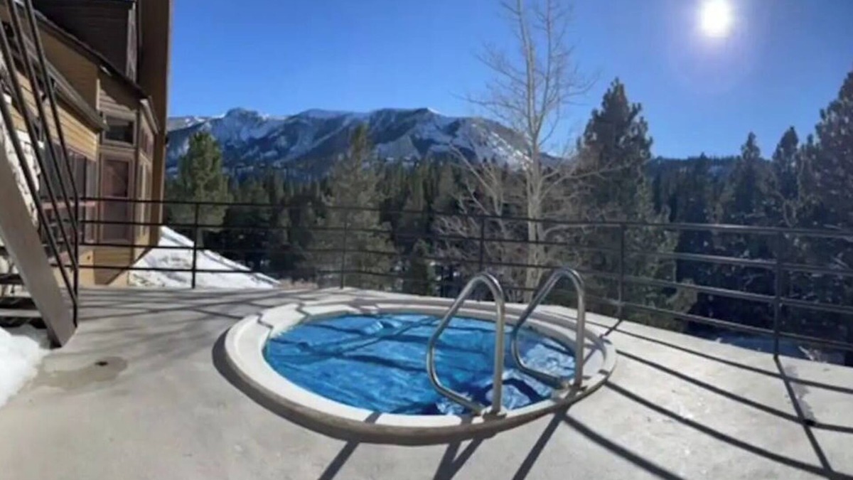 Mammoth Lakes Condo | Breathtaking Hot Tub Views and Walk to Eagle Lift!