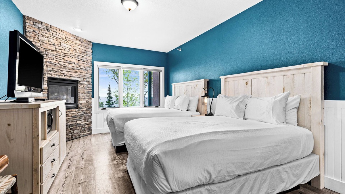 Two Harbors House | Breathtaking Lake Views | Studio, 2 Queen | Pools