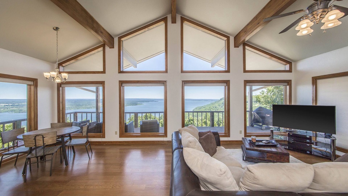 Quitman House | Breathtaking Lakeview GUEST Home in Diamond Bluff