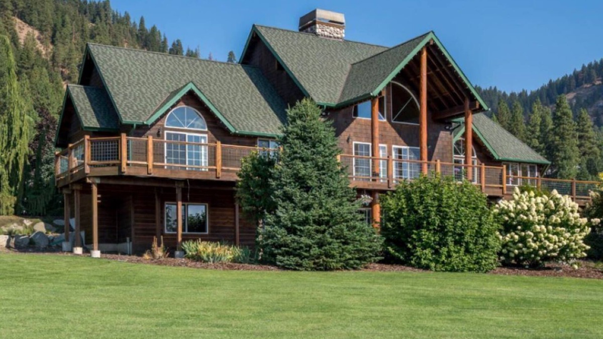 Leavenworth Cabin | Breathtaking mountain retreat minutes away from historic downtown.